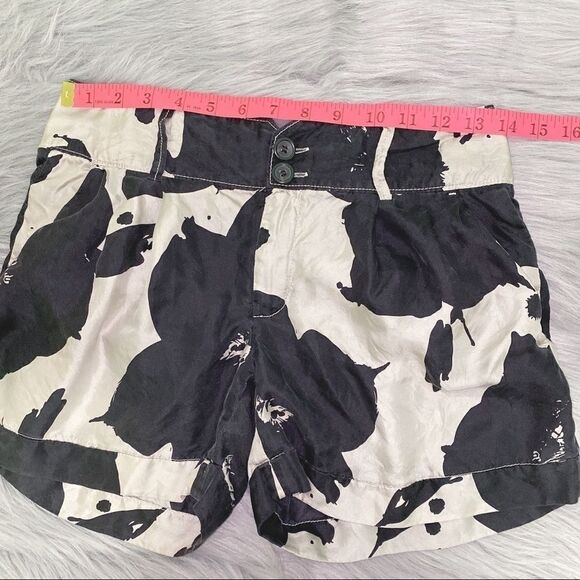 🚨 Club Monaco 100% Silk Shorts - Picture 5 of 6